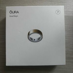Oura Ring 4 in Metallic Gold